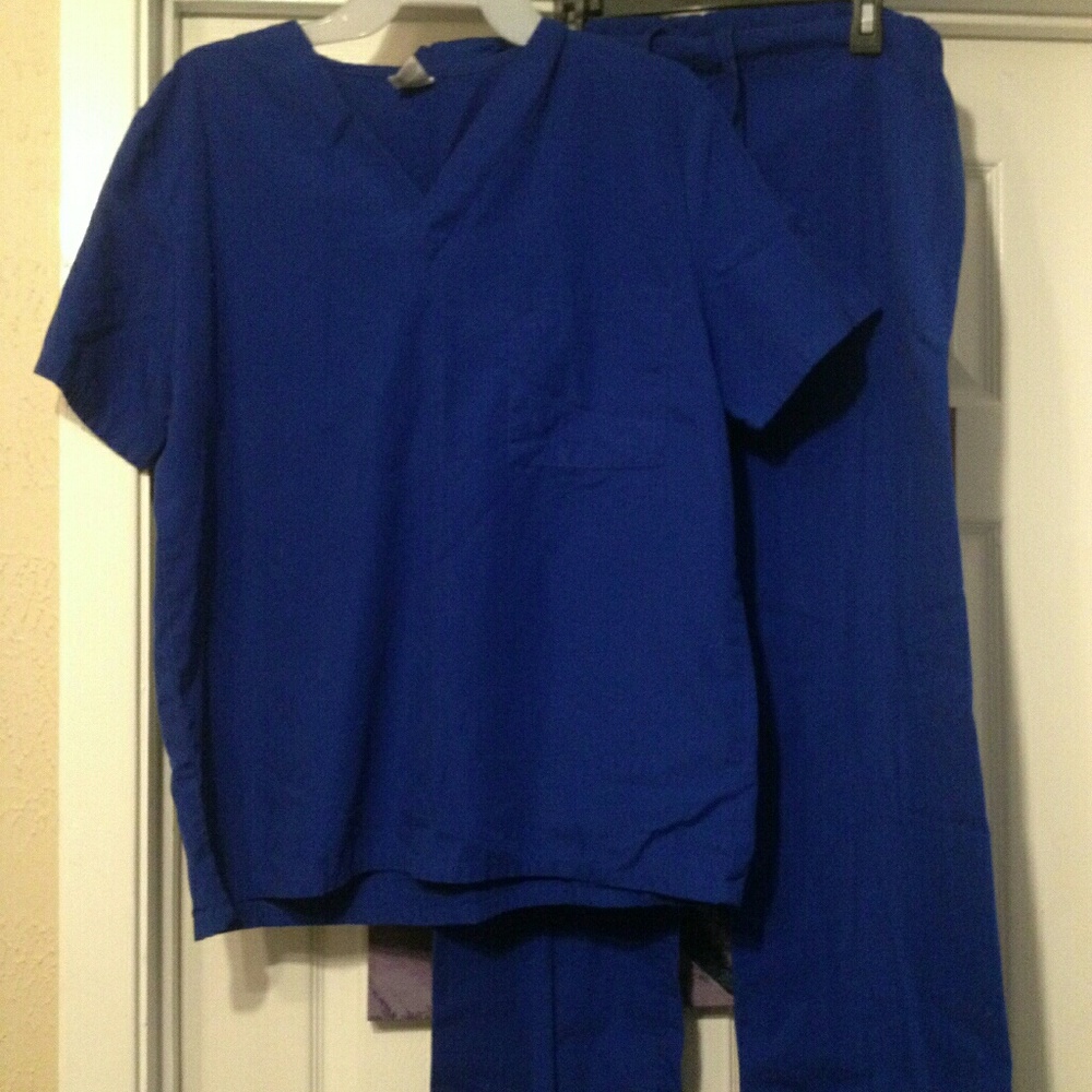 Scrub set